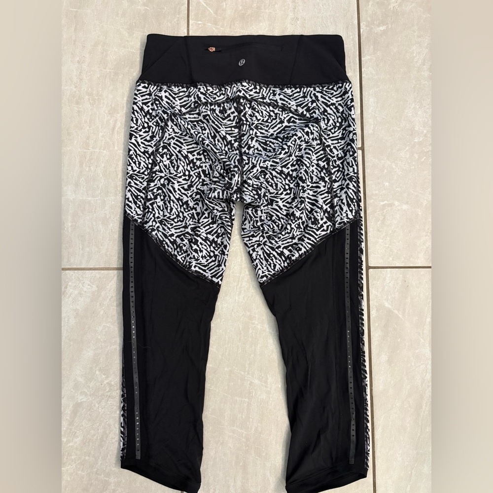Lululemon Capri leggings Black and White Patterned